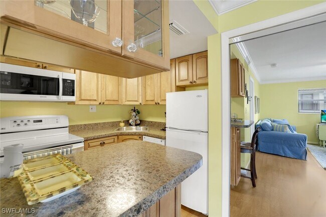 Building Photo - 780 10th Ave S Unit 22