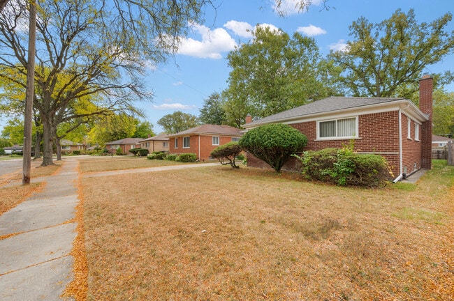 Photo - 21848 Sussex St