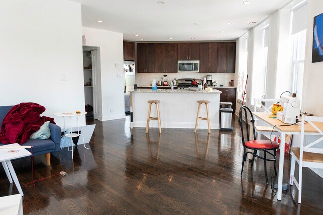 Photo - 2450 N Milwaukee Ave