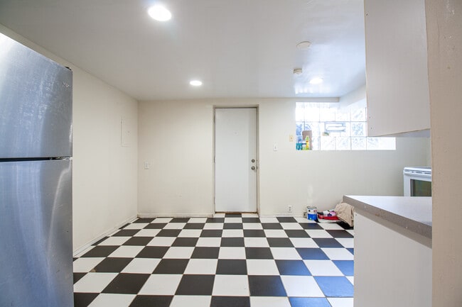 Photo - 828 W Dakin St Unit g