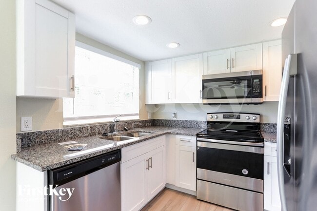 Photo - 1006 Stonefence Way