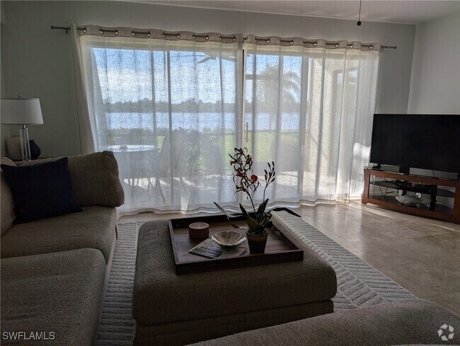 Building Photo - 16000 Bay Pointe Blvd Unit D105 Rental