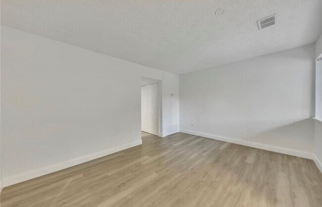 Photo - Renovated townhome in Great Alpharetta location