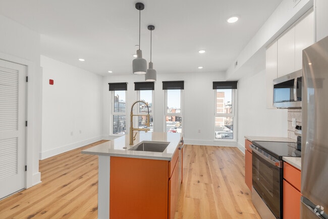 2BR, 2BA - 897SF - Kitchen - Iron Rose