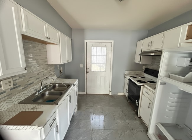 Photo - 1328 Lambert St