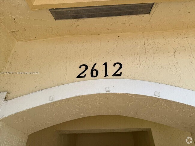 Building Photo - 2612 SW 83rd Terrace Unit 105 Rental