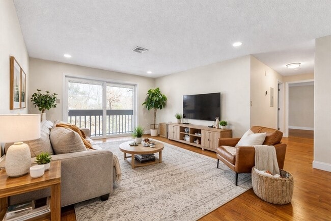 Building Photo - 15 Bower Rd Unit F11