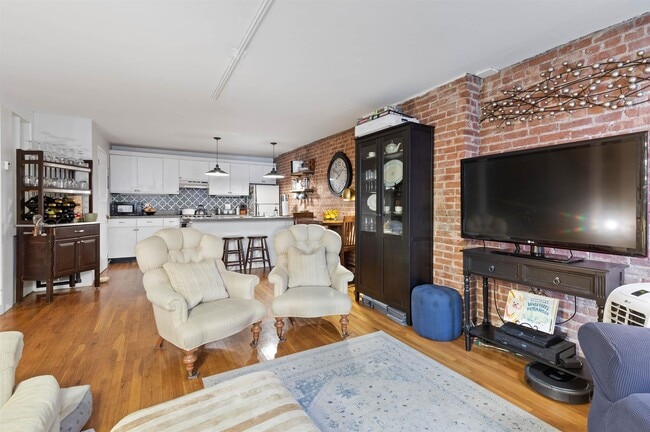 Photo - 1115 Bloomfield St Unidad GRDN