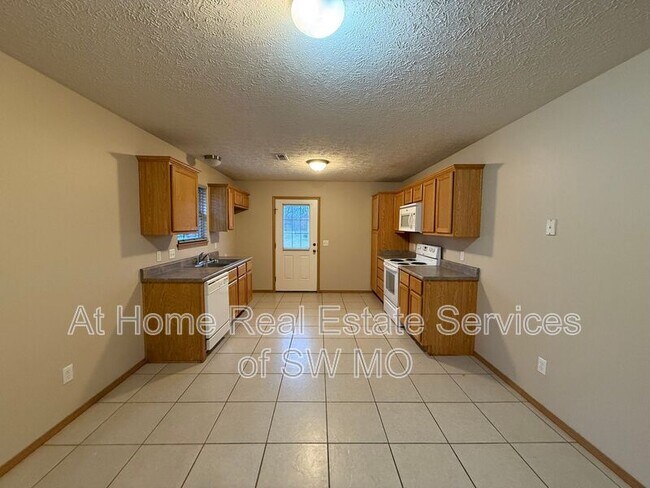 Photo - 1171 N Northwood Ave