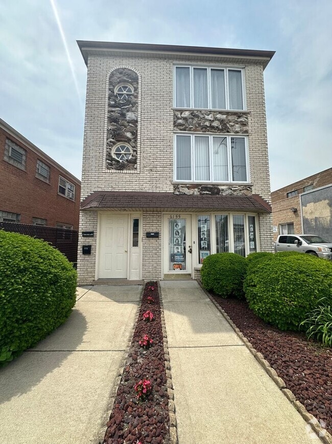 Building Photo - 6155 S Archer Ave Unit 6155 Archer Ave   3 Rental