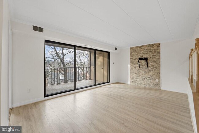 Photo - 124 Roberts Ln Unidad 200