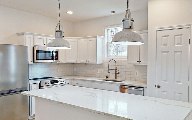 Photo - 306 Holik St