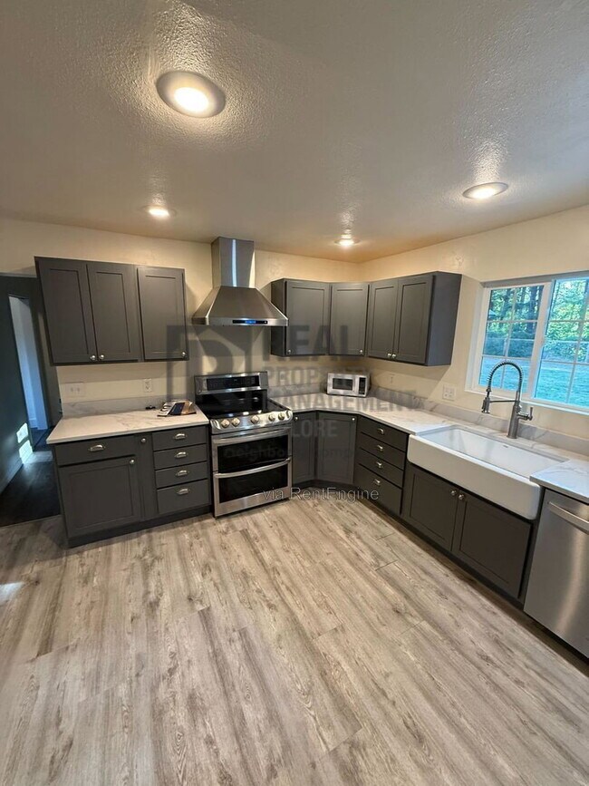 1533 3rd Ave W