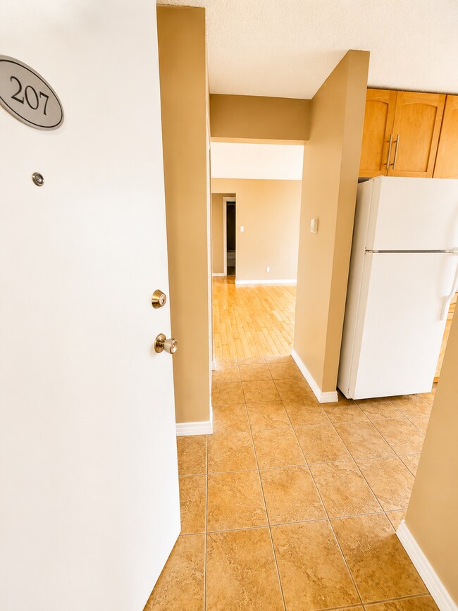 Photo - 10230-114 114 St NW