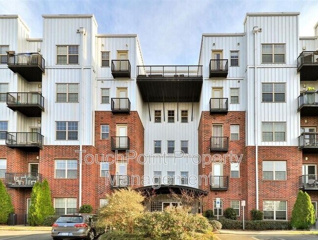 Building Photo - 2338 Yadkin Ave Unit #402 Rental