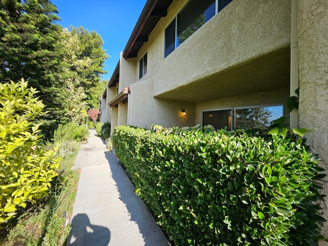 Photo - Modern Comfort Meets Convenience — 4-Bedro...