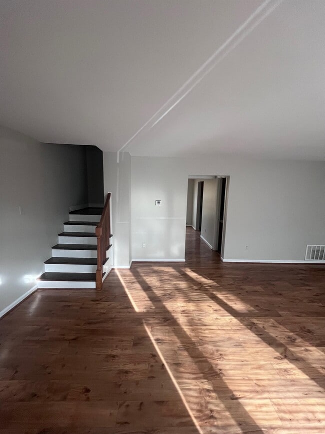 Photo - 1761 Addison Rd S