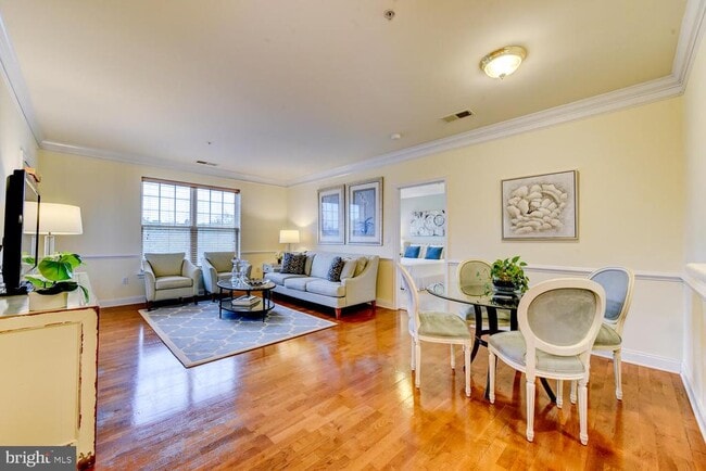 Photo - 100 Middlesex Blvd Unidad 211