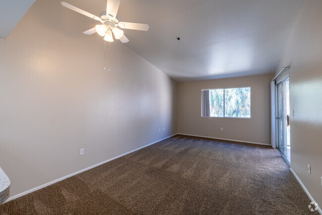 1BR, 1BA - 620SF - Living Room