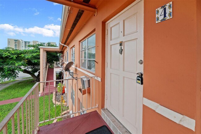 Photo - 3571 SW 10th St Unit 10B