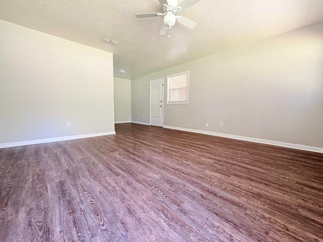 Photo - 3515 Falcon Dr