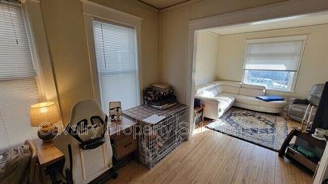 Photo - 617 E 8th St