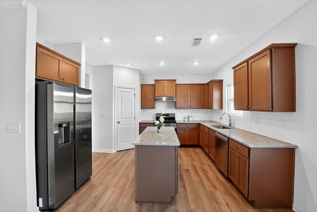 Photo - 233 Bloomfield Cir