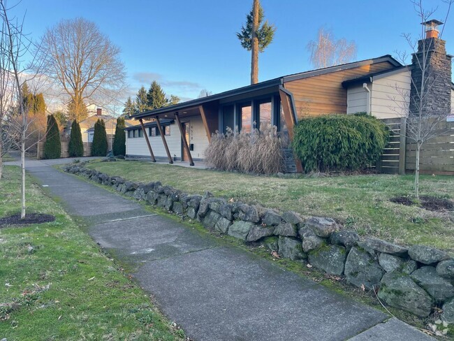 Building Photo - Ranch 3 bed 2 bath Midcentury Home in SE P...