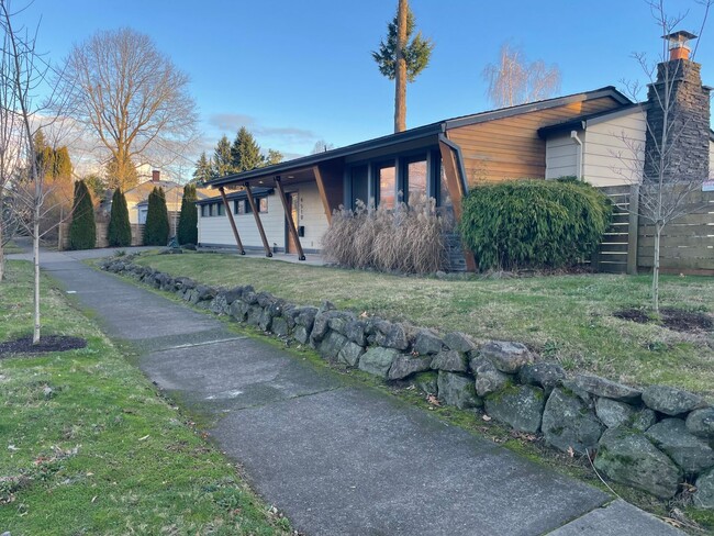 Ranch 3 bed 2 bath Midcentury Home in SE P... - Ranch 3 bed 2 bath Midcentury Home in SE P...