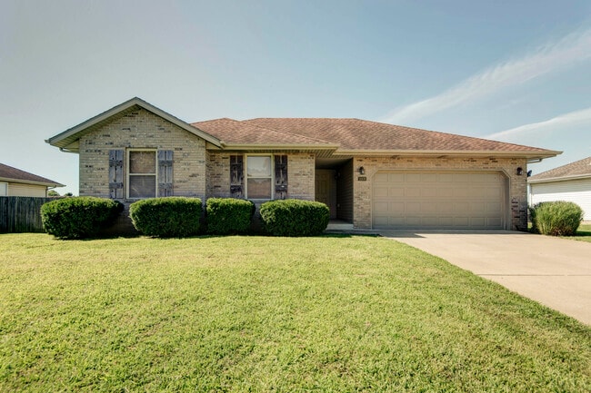 Building Photo - 1008 E Hampton Dr Rental