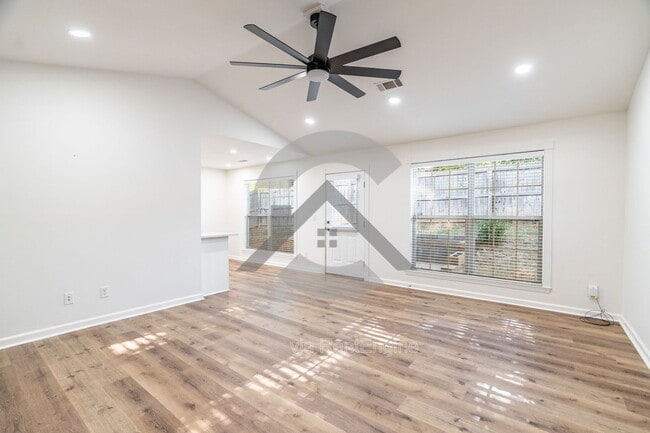 Photo - 202 Wild Ivy Cove