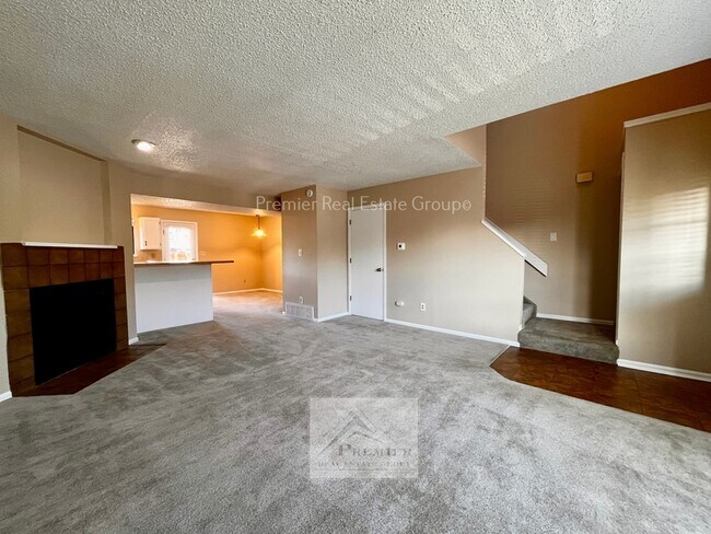 Photo - 918 London Green Way