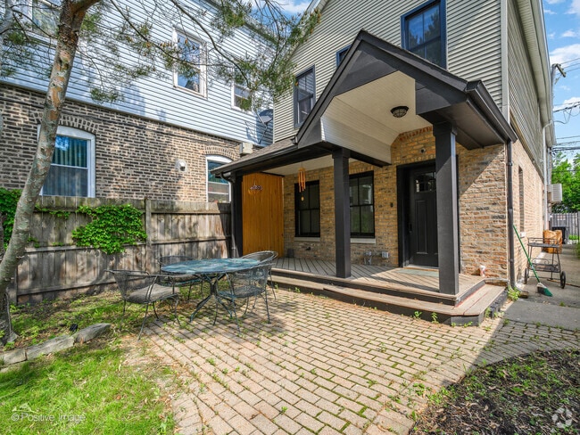 Building Photo - 2118 W Huron St Rental
