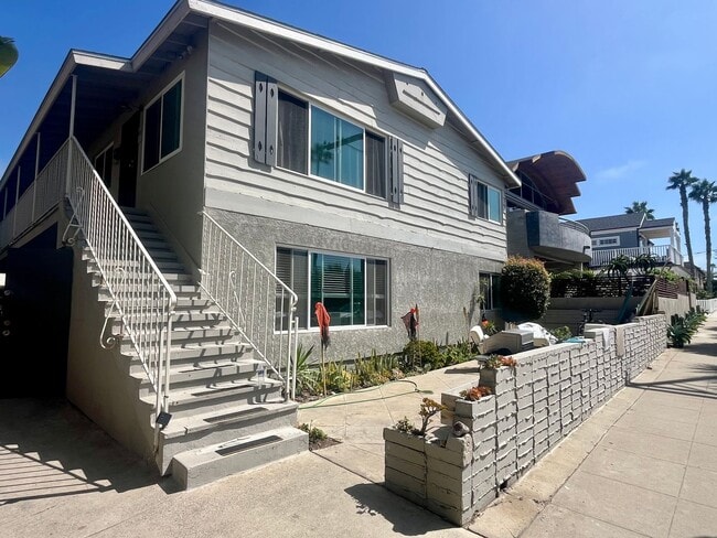 Building Photo - Two Bedroom Apartment at Moonlight Beach Unit 435