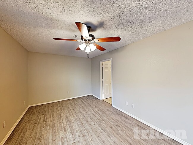 Photo - 206 Briarglen Dr