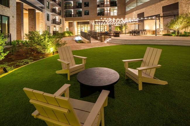 Relaxing Courtyard Chairs
