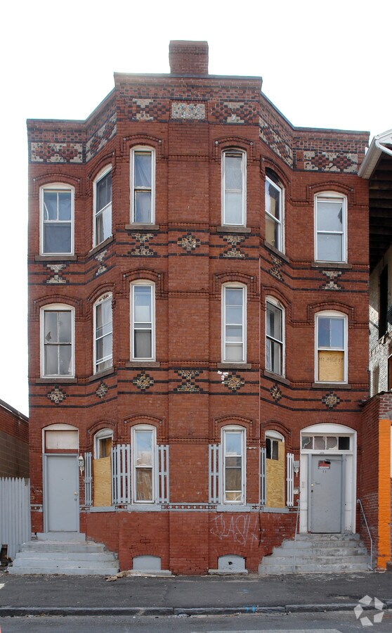 106108 Pine St Apartments For Rent in Holyoke, MA