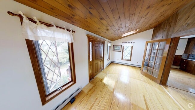 Building Photo - 63 Johnson St Rental