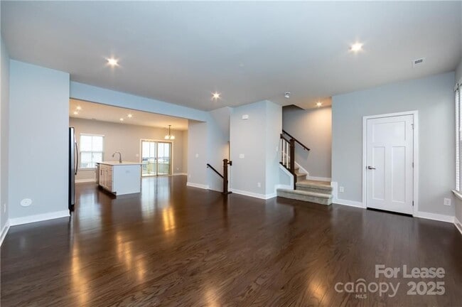 Photo - 1736 Town Oak Ln