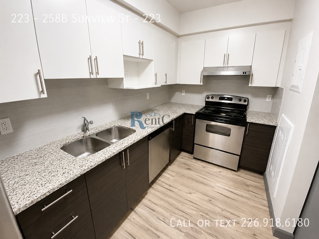 Photo - 258B-258B Sunview St