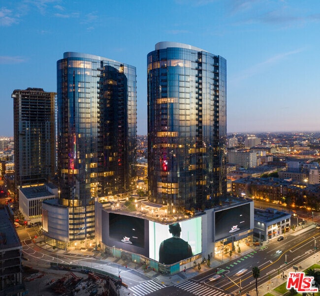 Building Photo - 1200 S Figueroa St Unit W2820 Rental
