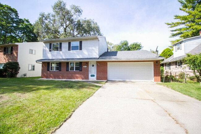 Photo - 319 Torrington Dr House