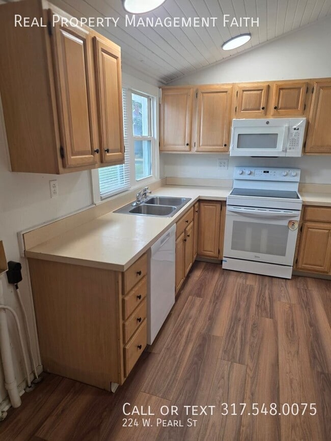 224 W Pearl St