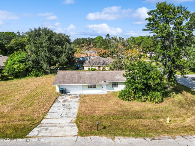 Photo - 697 Castaways St NE