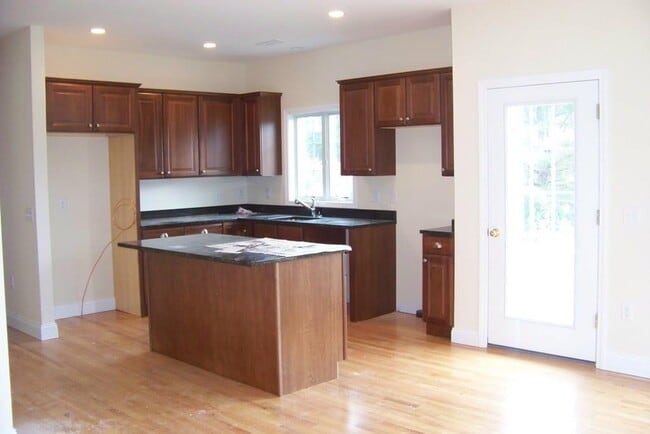 Photo - 509 Main St Unit 4