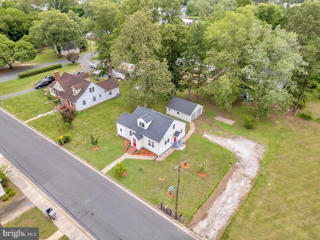 Photo - 202 Oak St