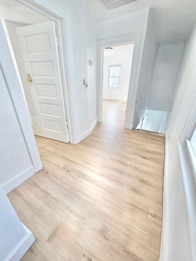 Photo - ***4 Bed RENOVATED house/ODU Students welcome! Granite countertops