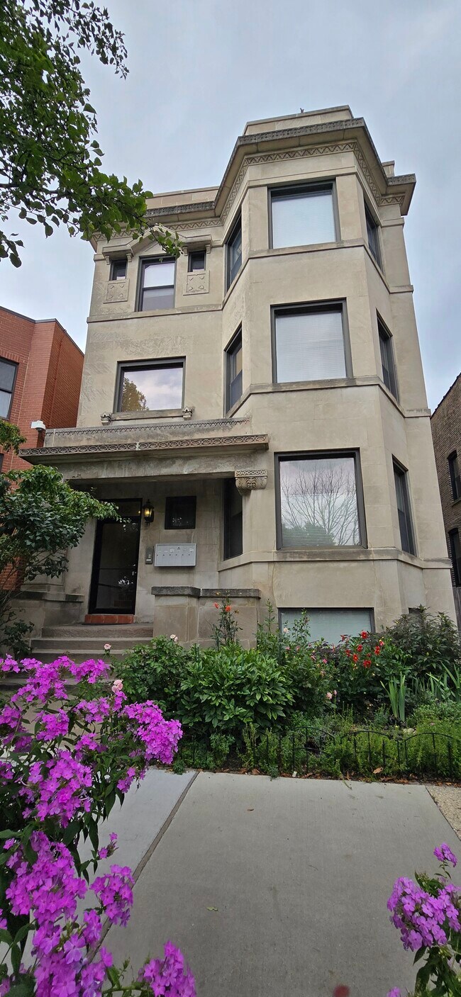 Building Photo - 3108 W Logan Blvd Unit 2 Rental