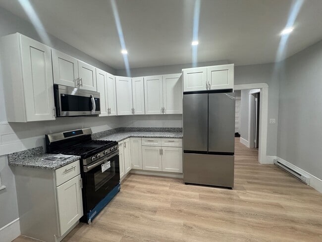 Building Photo - 16 Ashton St Unit 1