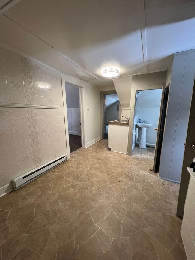 THR -03- Galesville - THR -03- Galesville Apartment Unit Upper